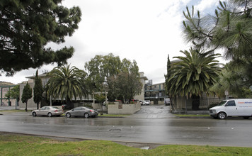 Golf Club Manor Apartments in Hayward, CA - Building Photo - Building Photo