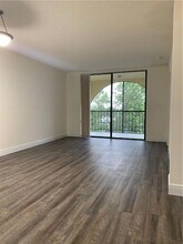 19455 NE 10th Ave, Unit 3-207 in Miami, FL - Building Photo - Building Photo