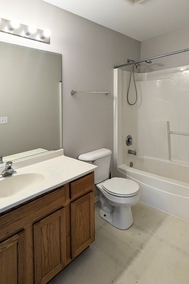 2310 Shiloh Dr in Aurora, IL - Building Photo - Building Photo