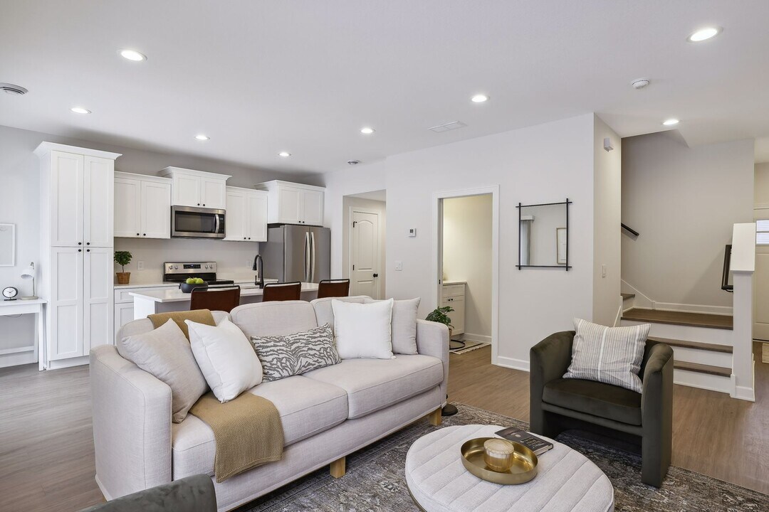 608 Franklin St in Roberts, WI - Foto de edificio