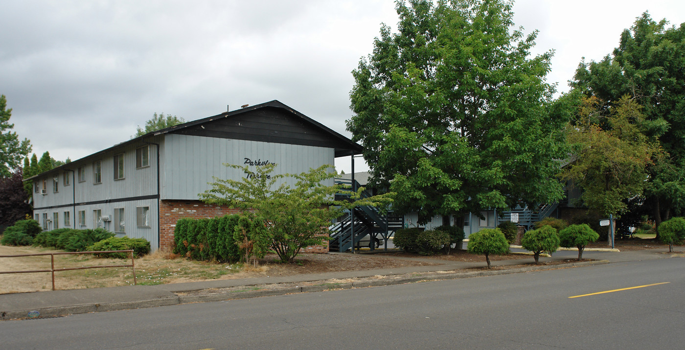 Parkview Terrace in Springfield, OR - Building Photo