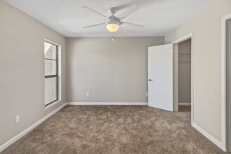 Pecan Acres in Lake Charles, LA - Foto de edificio - Building Photo