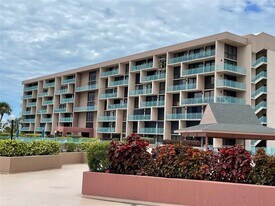 1 Key Capri in Treasure Island, FL - Building Photo