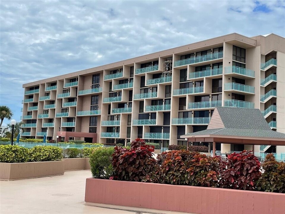 1 Key Capri in Treasure Island, FL - Building Photo