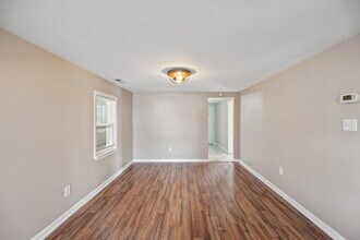 4217 Dunning Rd in Norfolk, VA - Foto de edificio - Building Photo