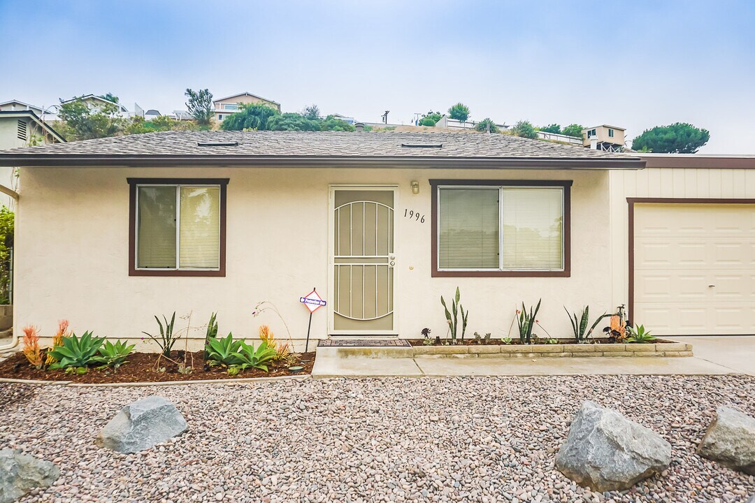 1996 Hanford Dr in San Diego, CA - Building Photo