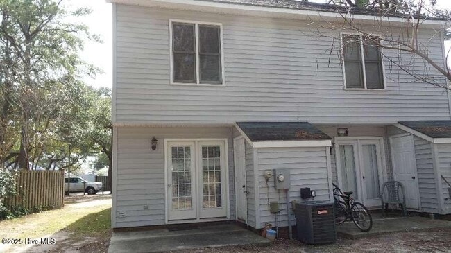 3200 Crystal Oaks Ln in Morehead City, NC - Building Photo - Building Photo