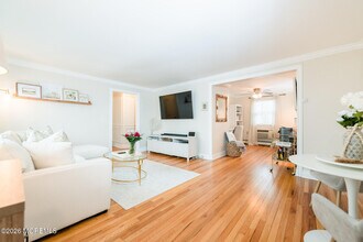 165 Manor Dr in Red Bank, NJ - Building Photo - Building Photo