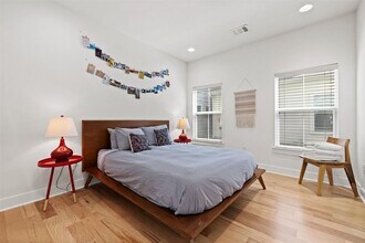 2713 Halcyon Dr in Austin, TX - Building Photo - Building Photo