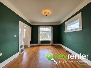 916 S Lawrence St in Tacoma, WA - Building Photo - Building Photo