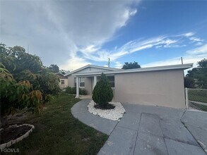 1665 Henderson Ave in Ft. Myers, FL - Building Photo - Building Photo