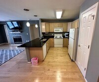 2765 N Forest Rd photo'