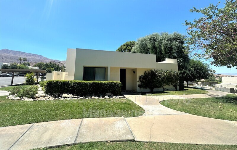 48680 Desert Flower Dr in Palm Desert, CA - Building Photo