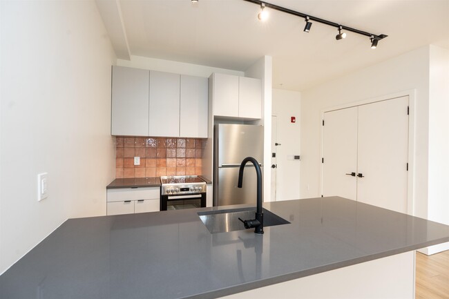 328 Pacific Ave in Jersey City, NJ - Building Photo - Building Photo