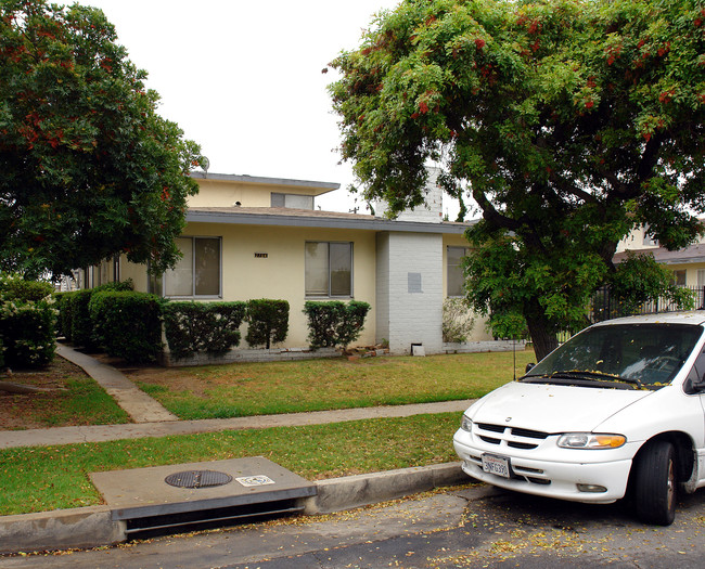 2704 W El Segundo Blvd in Hawthorne, CA - Building Photo - Building Photo