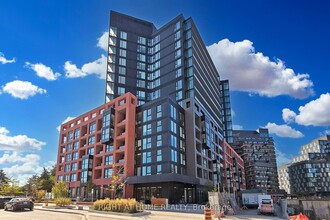 8 Tippett Rd in Toronto, ON - Building Photo - Building Photo
