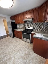 150 N Delaware Ave in Lindenhurst, NY - Building Photo - Building Photo