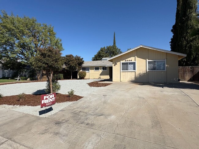 property at 3444 W Laurel Ave