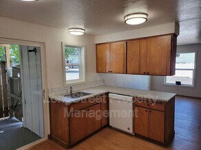 627 3rd St SE in Albany, OR - Building Photo - Building Photo