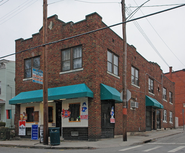 1735 Highland Ave in Cincinnati, OH - Building Photo - Building Photo