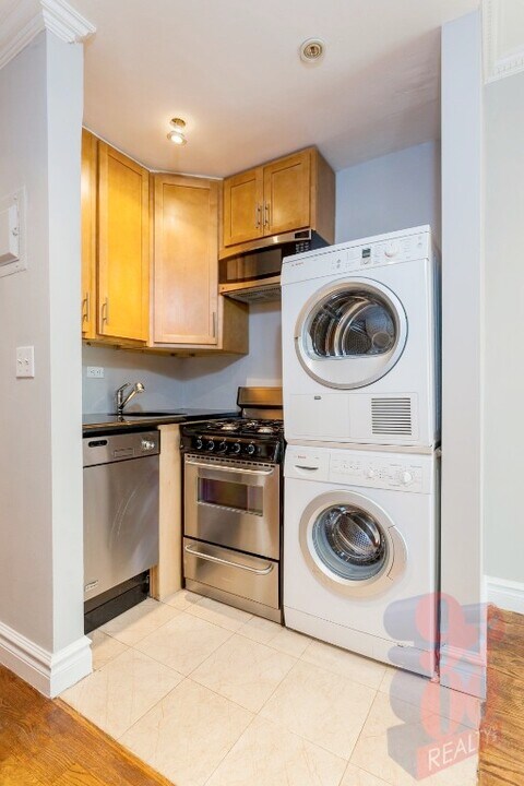 213 E 26th St in New York, NY - Building Photo