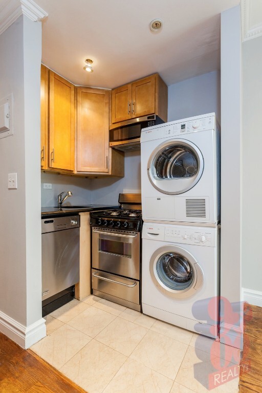 property at 213 E 26th St