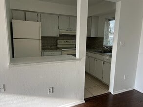 8325 7th Way N in St. Petersburg, FL - Foto de edificio - Building Photo