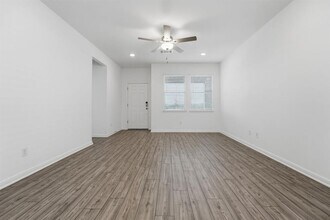 201 Betsy Rd in Hutto, TX - Building Photo - Building Photo