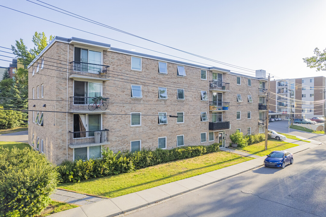 1702 23rd Ave SW in Calgary, AB - Building Photo