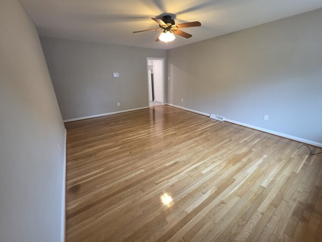 312 Nancy Dr in Hampton, VA - Building Photo - Building Photo