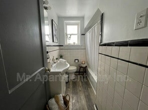 1454 Barton St E in Hamilton, ON - Building Photo - Building Photo