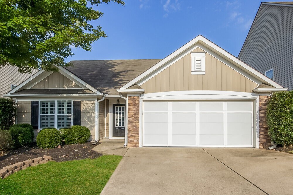 217 Winterbury Dr in Canton, GA - Building Photo