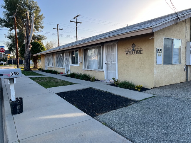 350 Brown St, Unit 2 in San Jacinto, CA - Foto de edificio - Building Photo