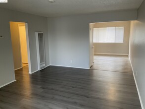 1108 W 5th St in Antioch, CA - Foto de edificio - Building Photo