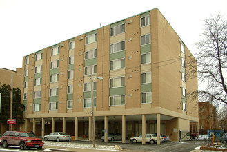 Shaker Square Towers in Cleveland, OH - Building Photo - Building Photo