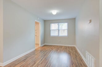 117 Wentworth St in Charleston, SC - Building Photo - Building Photo