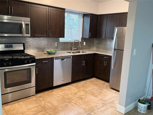 7761 NW 34th St in Hollywood, FL - Building Photo - Building Photo