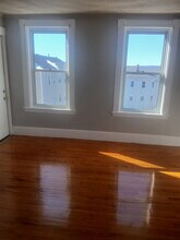 91 Providence St, Unit Spacious 3 bedroom unit in Worcester, MA - Building Photo - Building Photo