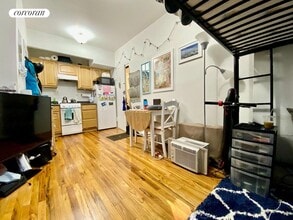 239 W 100th St in New York, NY - Foto de edificio - Building Photo