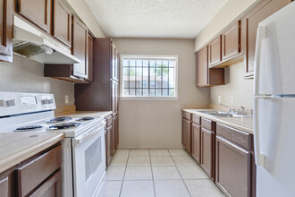 8756 Elvin Dr-Unit -C in Baton Rouge, LA - Building Photo - Building Photo