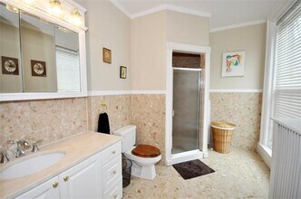 1768 Beacon St, Unit 2 in Brookline, MA - Building Photo - Building Photo
