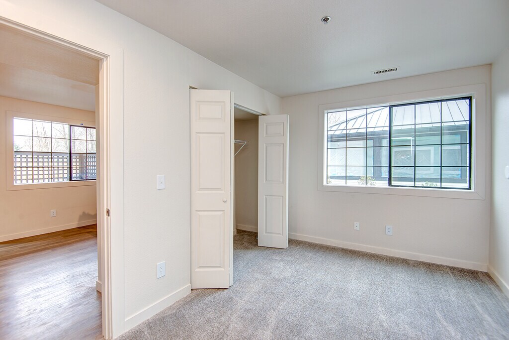 Astral Apartments Kent, WA Apartments