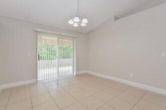 5176 Heatherstone Ct in Kissimmee, FL - Foto de edificio - Building Photo