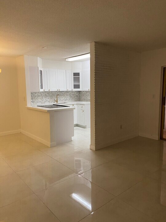 20600 NW 7th Ave in Miami, FL - Building Photo