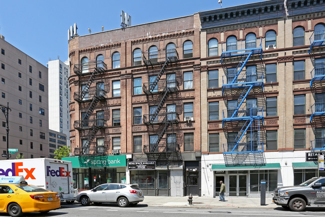 2051 Frederick Douglass Blvd in New York, NY - Foto de edificio - Building Photo