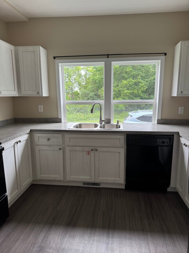 1175 Upper Lenox Ave, Unit first floor