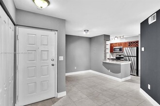 2880 N Oakland Forest Dr in Oakland Park, FL - Building Photo - Building Photo