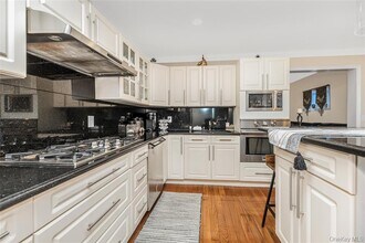 243 Mary Lou Ave-Unit -1 in Yonkers, NY - Building Photo - Building Photo