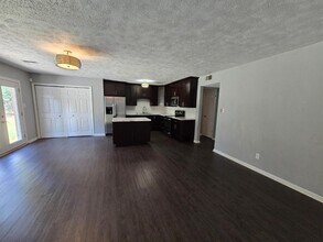 6911 Wickersham Rd in Fayetteville, NC - Building Photo - Building Photo