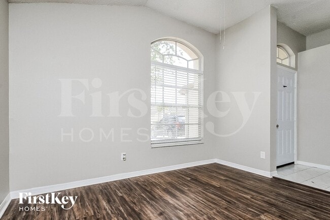 1405 Compton St in Brandon, FL - Foto de edificio - Building Photo